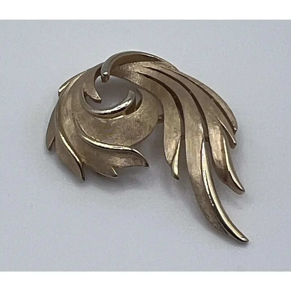 Vintage Crown Trifari Classic Textured Gold Tone Open Swirl Costume Brooch